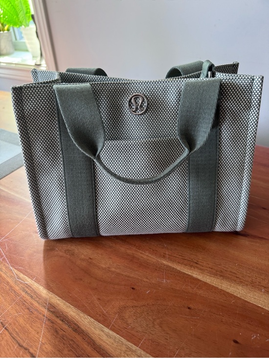 lululemon athletica Handbags - lululemon green & grey tote with snap closure. Like new